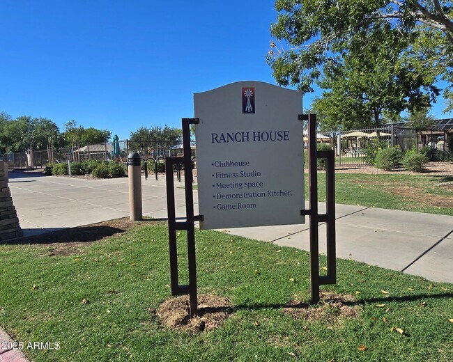 Building Photo - 4193 E Sandy Way