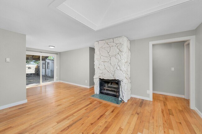 Building Photo - 9th Ct Duplex - AL-2402