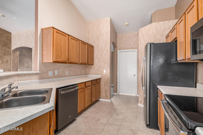 Building Photo - 1642 E Desert Ln