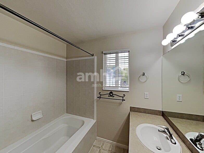 Building Photo - 2258 S 2775 W