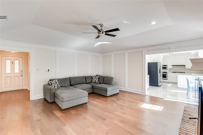 Building Photo - 11209 Deadoak Ln