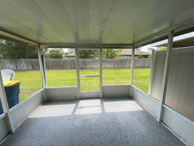Building Photo - Welcome Home! Beautiful 3 Bedroom, 2.5 Bat...