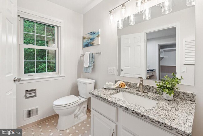 Building Photo - 13204 Lantern Hollow Dr