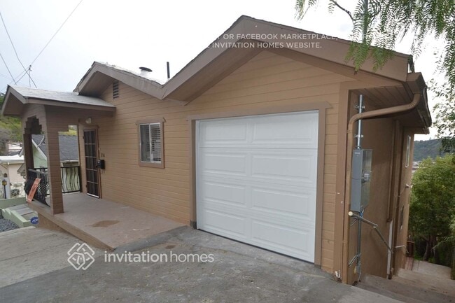 Building Photo - 1736 Kilbourn St