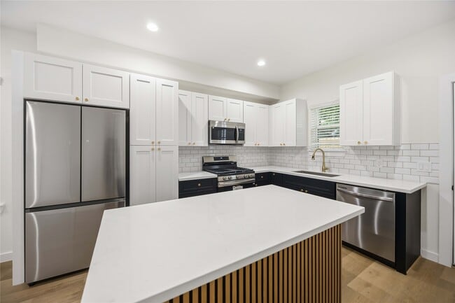Building Photo - 8412 Darien St