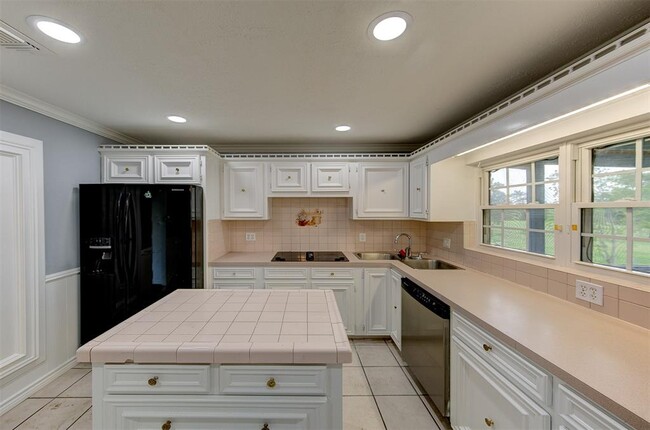 Building Photo - 263 E Castle Harbour Dr