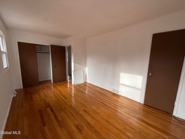 Building Photo - 5 Dowling Rd