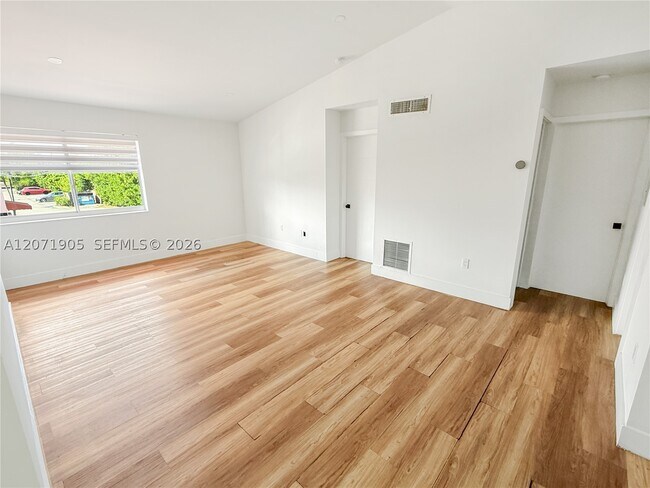Building Photo - 8035 Lake Dr