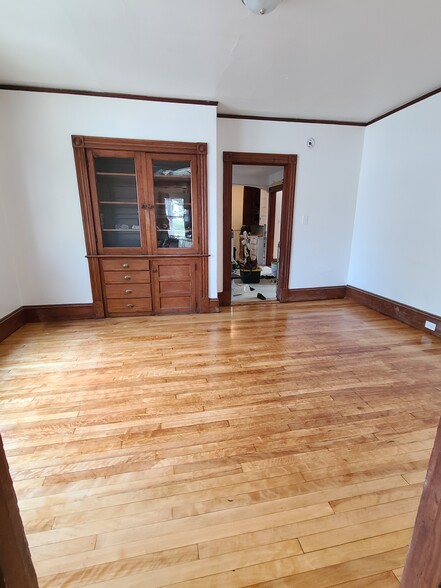 Living room built-in (facing kitchen)) - 489 Lincoln St