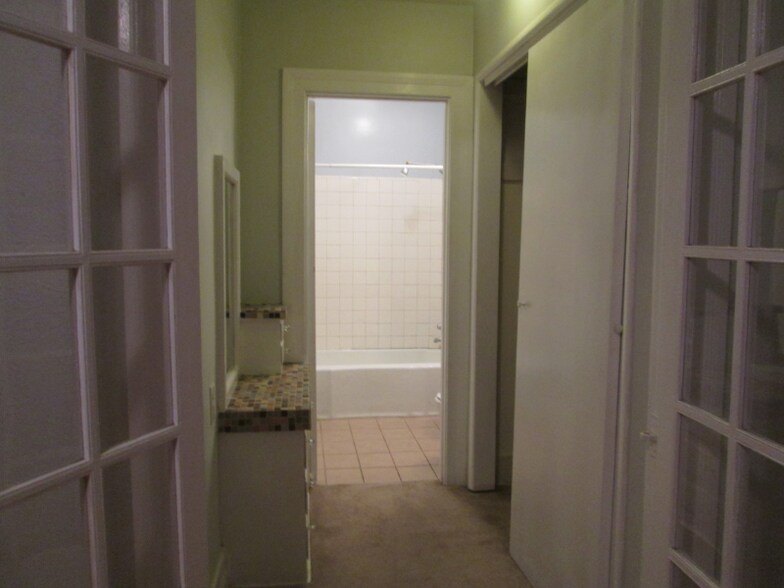Building Photo - 3820 Goldwyn Terrace
