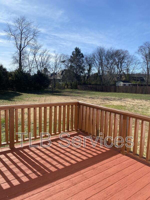 Building Photo - 211 Fall Creek Dr