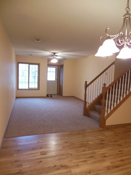 Building Photo - 419 Cedar Pl