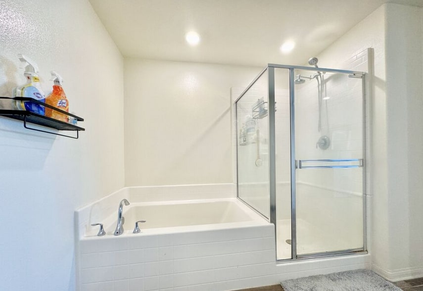 Building Photo - 14416 Plum Ln