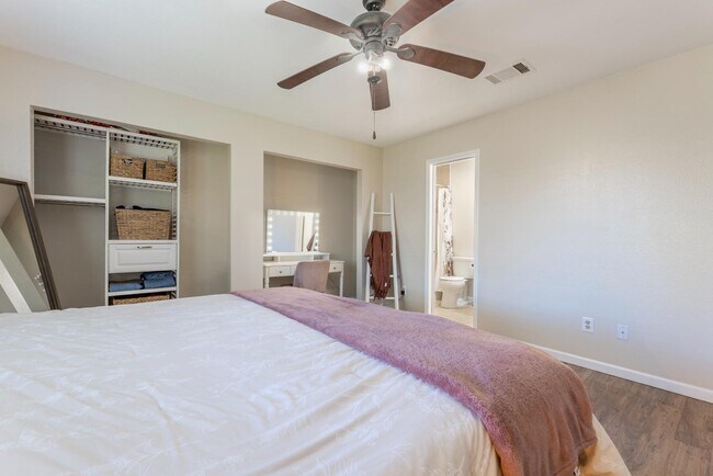 Building Photo - 15531 Knollglade