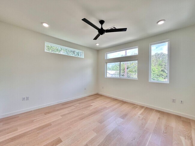 Building Photo - 1403 Cometa St