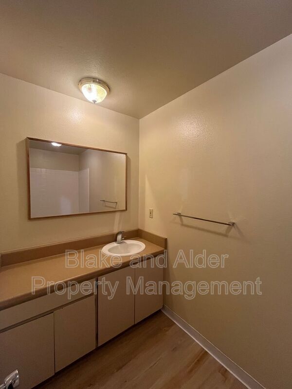 Building Photo - 5531 SW Lombard Ave