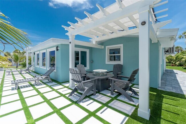 Building Photo - 1265 Holiday Dr