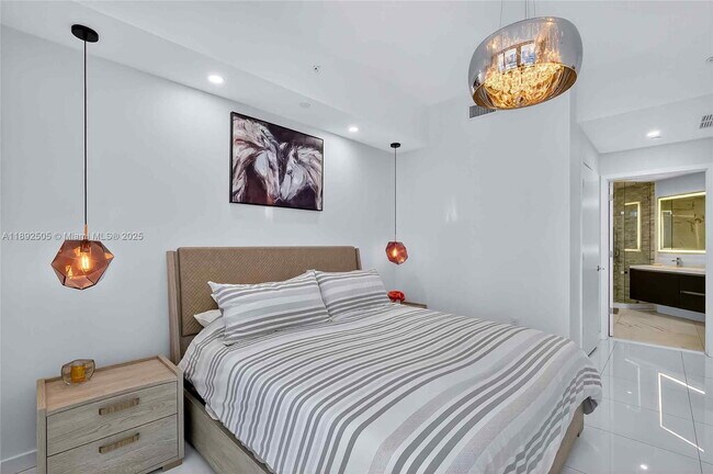 Building Photo - 851 NE 1st Ave