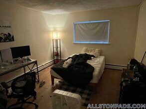 Building Photo - 84 Gardner St