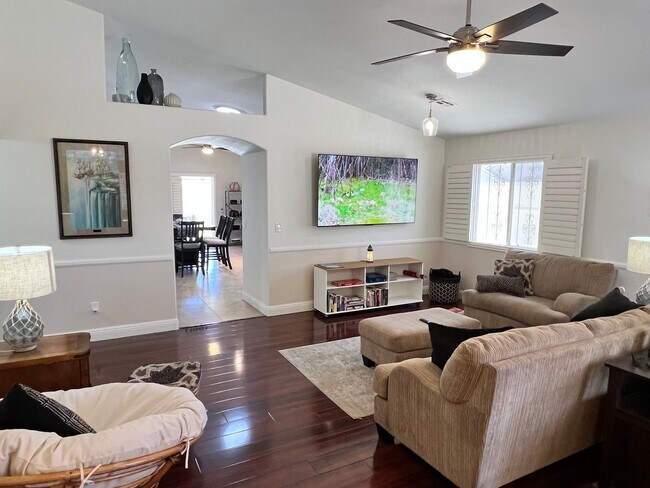 Building Photo - Cozy Fully Furnished Single Story Home