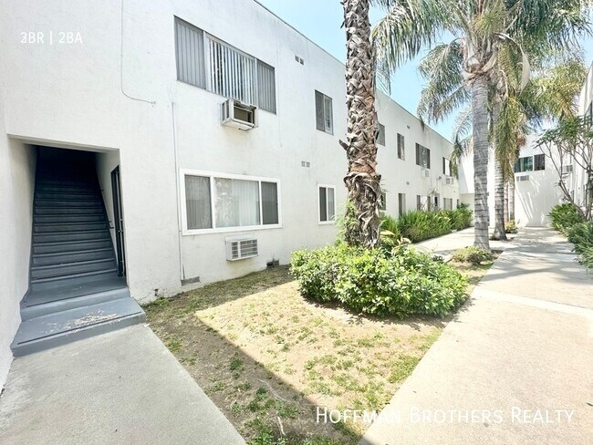 Building Photo - 6025 Whitsett Ave