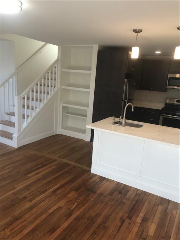 Building Photo - 445 Broadway