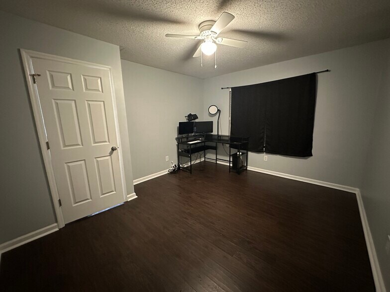 Bedroom/ office 1 - 669 Windhaven Dr