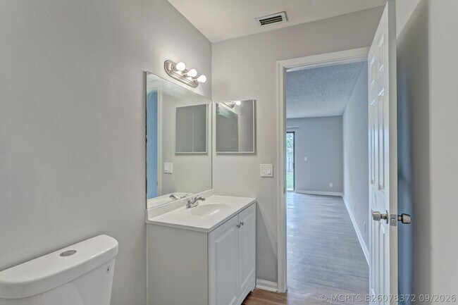 Building Photo - 9184 Roan Ln
