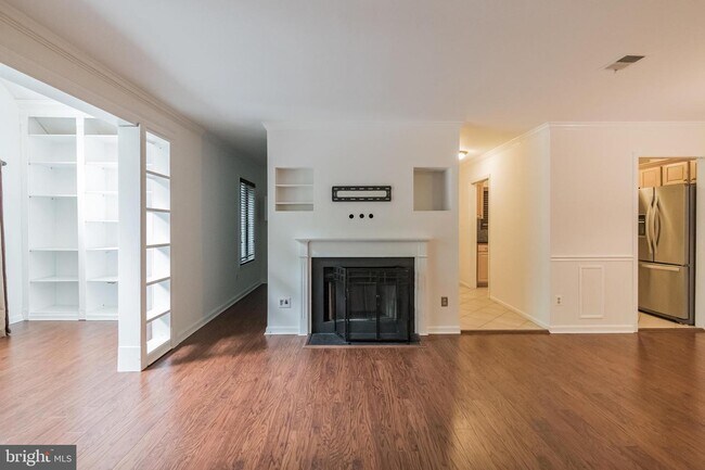 Building Photo - 2811 Lee Oaks Ct