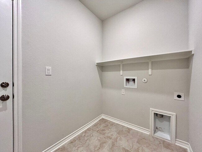 Building Photo - 230 Small Seed Dr