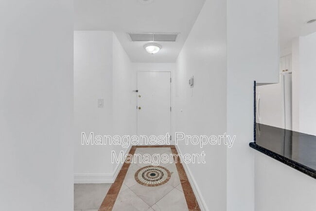 Building Photo - 700 Biltmore Way