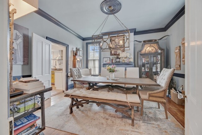 Building Photo - 117 7th Ave N