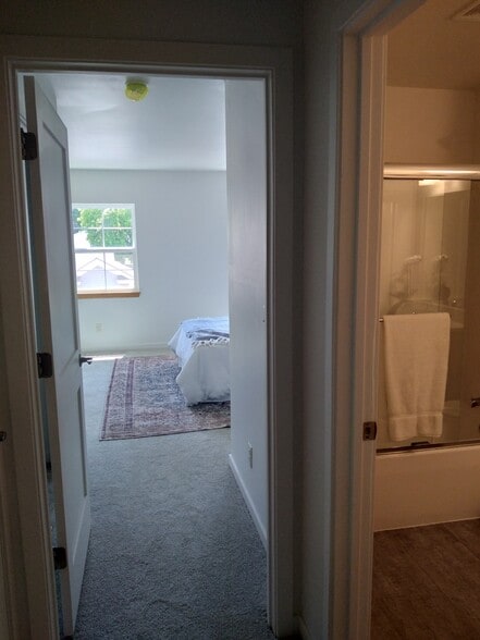 Building Photo - 2725 Pond Dr