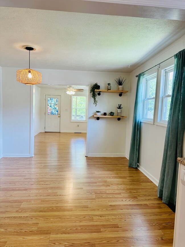 Building Photo - 808 Hibner Ave