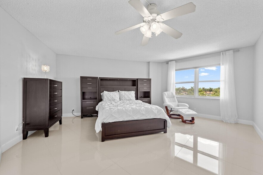 Building Photo - 1200 Hibiscus Ave