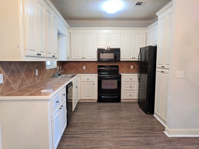 Building Photo - 506 Briars Bend