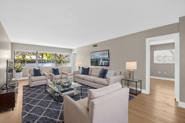 Building Photo - 2018 SW 29th Ct