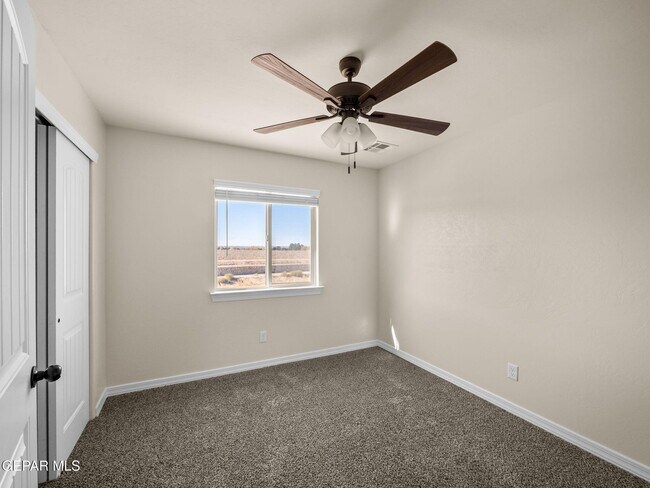 Building Photo - 561 Issa Circle