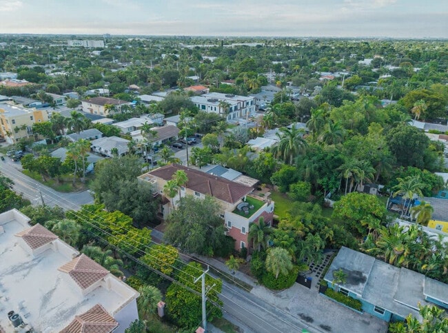 Building Photo - 1705 NE 11th St