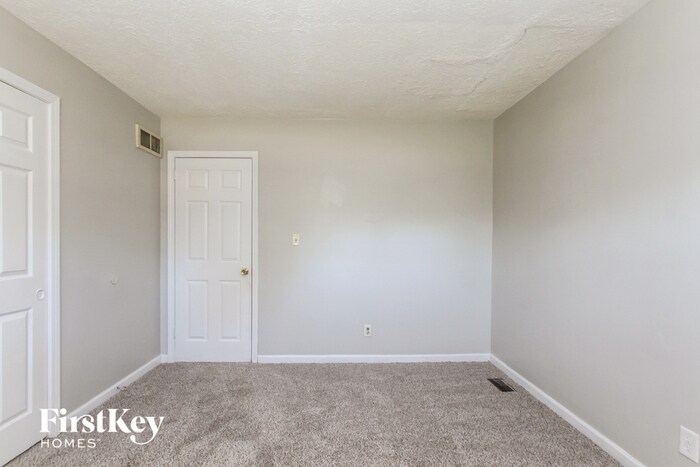 Building Photo - 4639 Thornleigh Dr