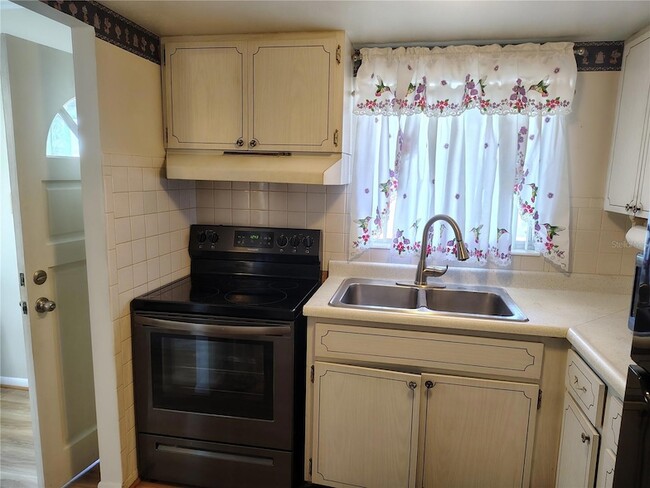 Building Photo - 1818 Restful Dr