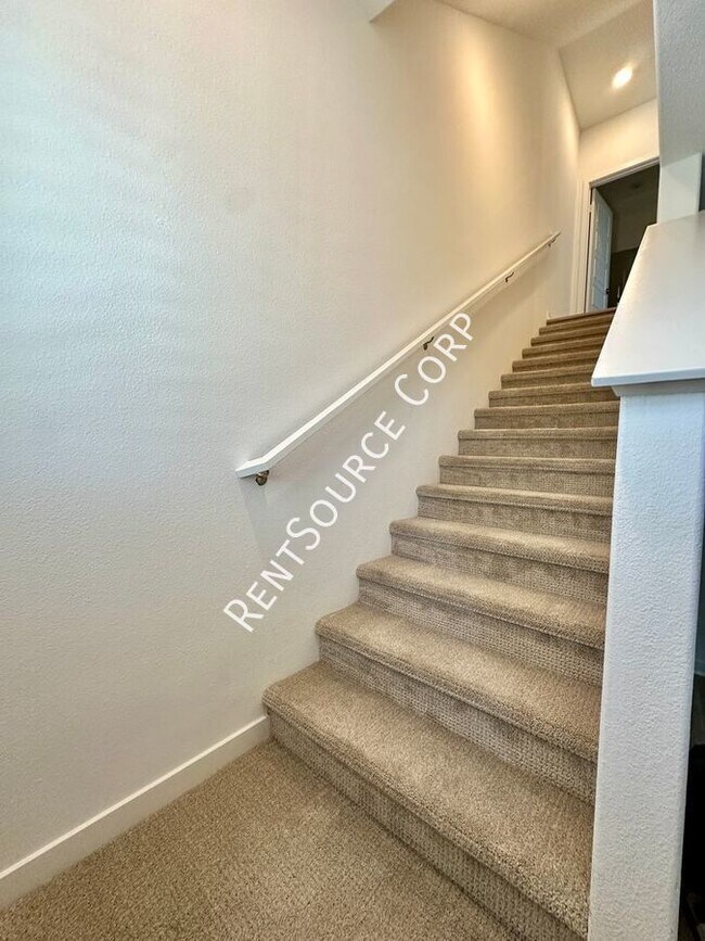 Building Photo - 26916 Tanager Ln