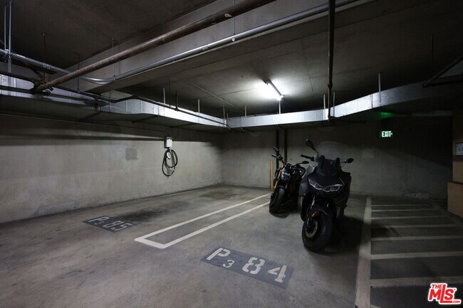 Building Photo - 10350 Wilshire Blvd