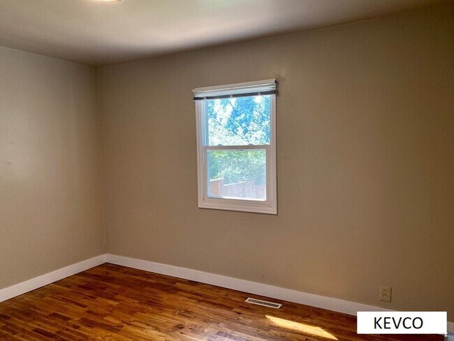 Building Photo - 314-320 Alpert Ave