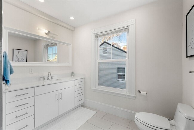 Building Photo - 18 Wyman St