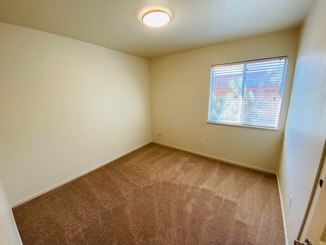 Building Photo - 8275 Glencannon Way