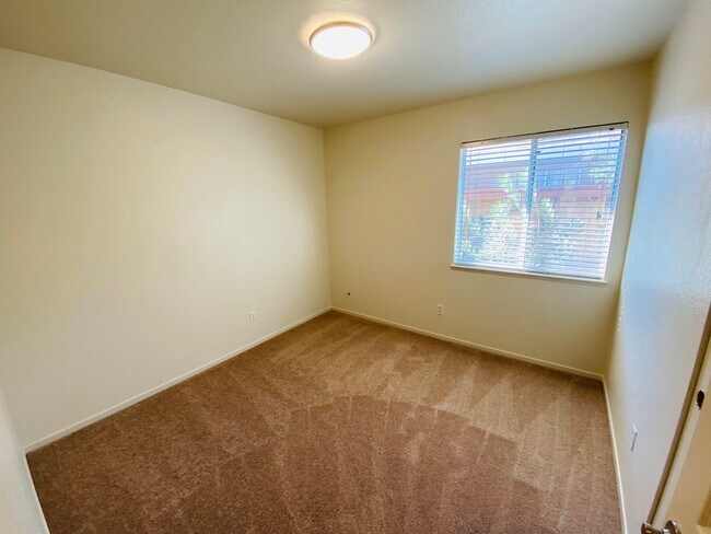 Building Photo - Cute Elk Grove Home