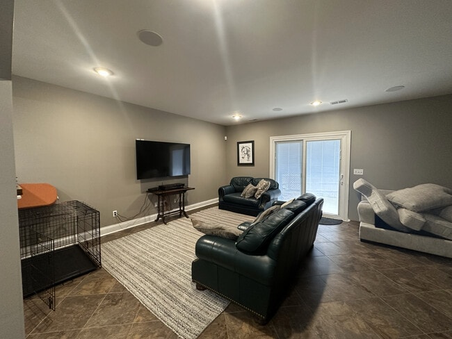 Building Photo - 2424 Calendula Rd