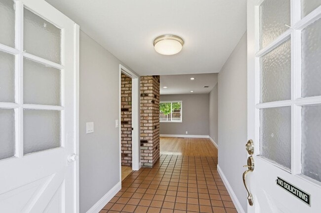 Building Photo - Wow! What a Great Home! Available Now!