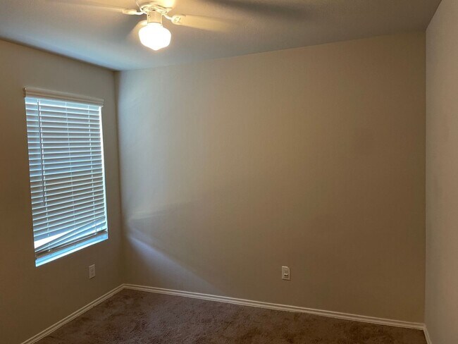 Building Photo - AVAILABLE IN BULVERDE!  In Hidden Trails S...